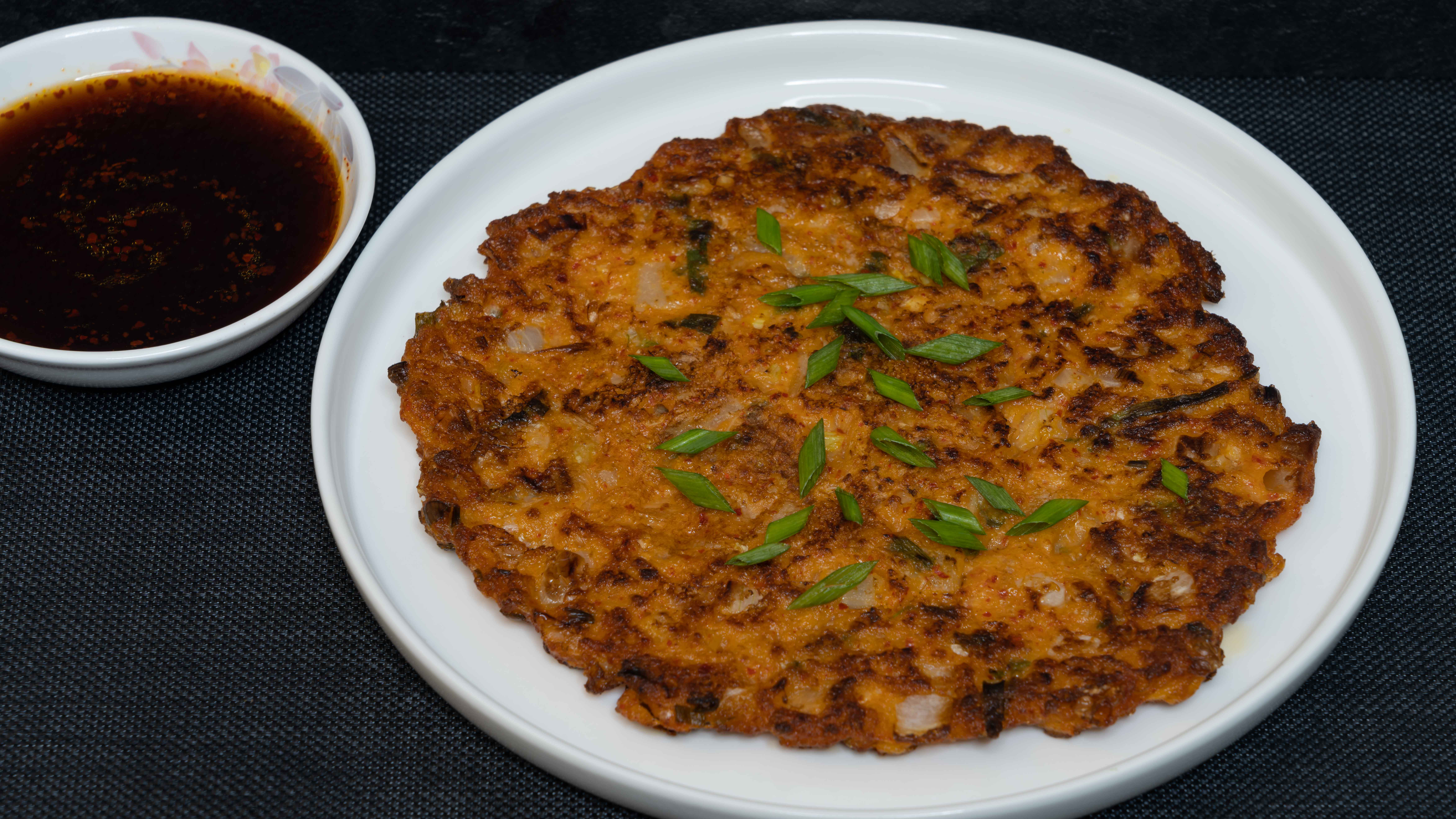 Kimchijeon : pancakes coréens aux légumes fermentés (kimchi)
